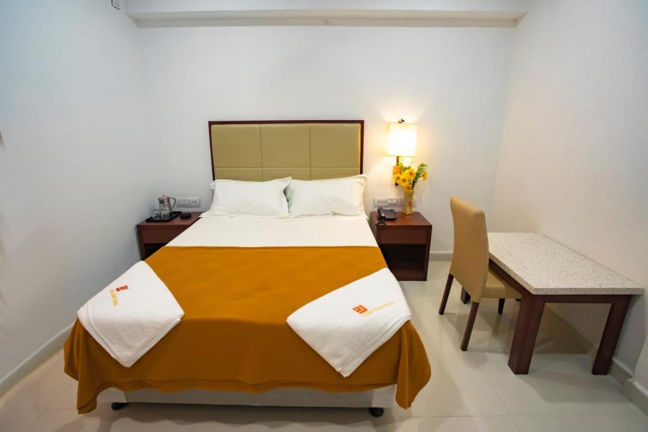 Hotel Viswa Grand Kanyakumari Buitenkant foto